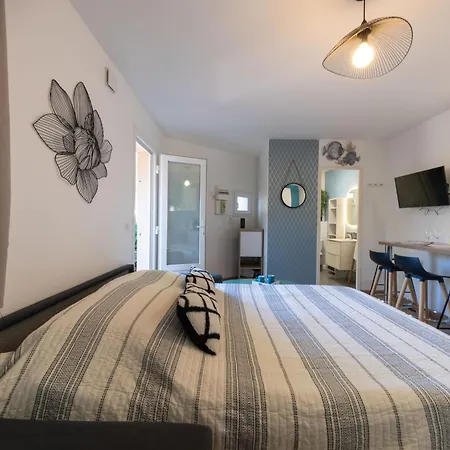 Manacor By Interhome Daire